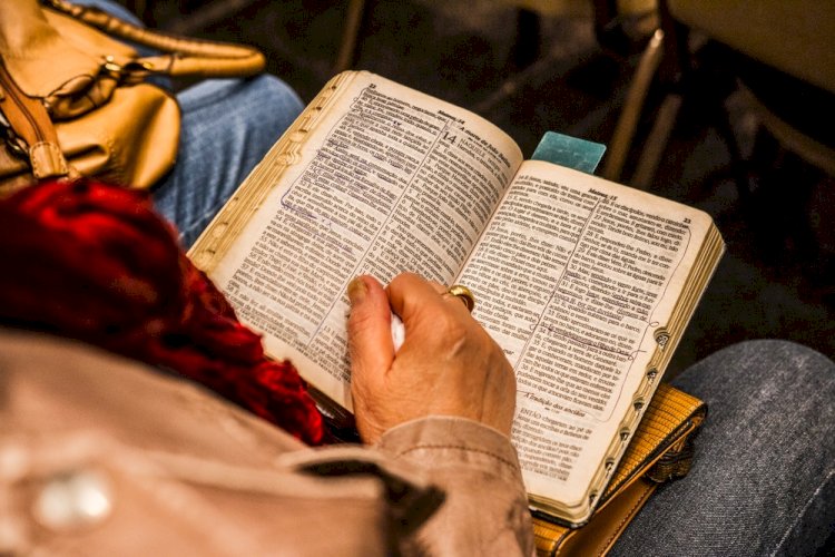 Reading The Bible To The Glory of God